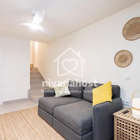 Sea Breeze El Medano, By Nivariahost Holiday home *