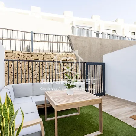 Sea Breeze El Medano, By Nivariahost Holiday home *