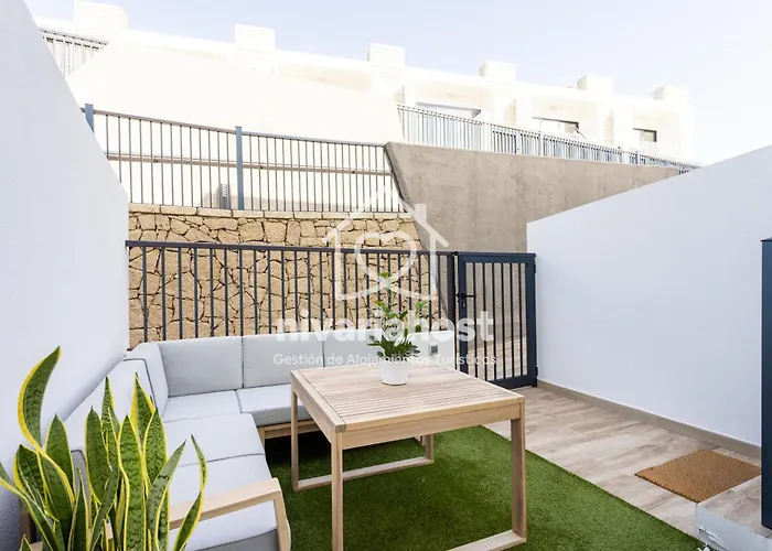 Sea Breeze El Medano, By Nivariahost Holiday home *